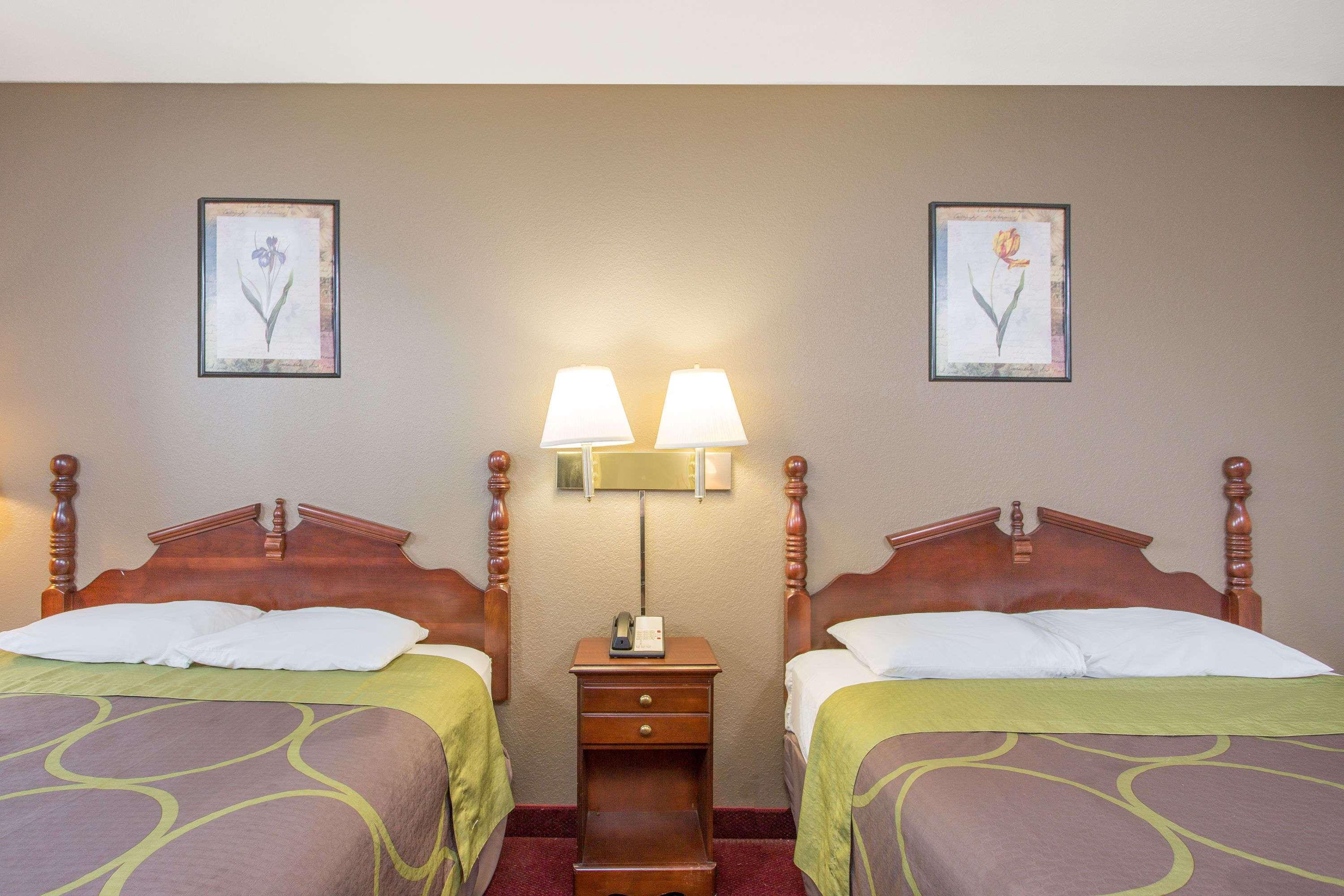 Knights Inn Glade Spring Екстер'єр фото