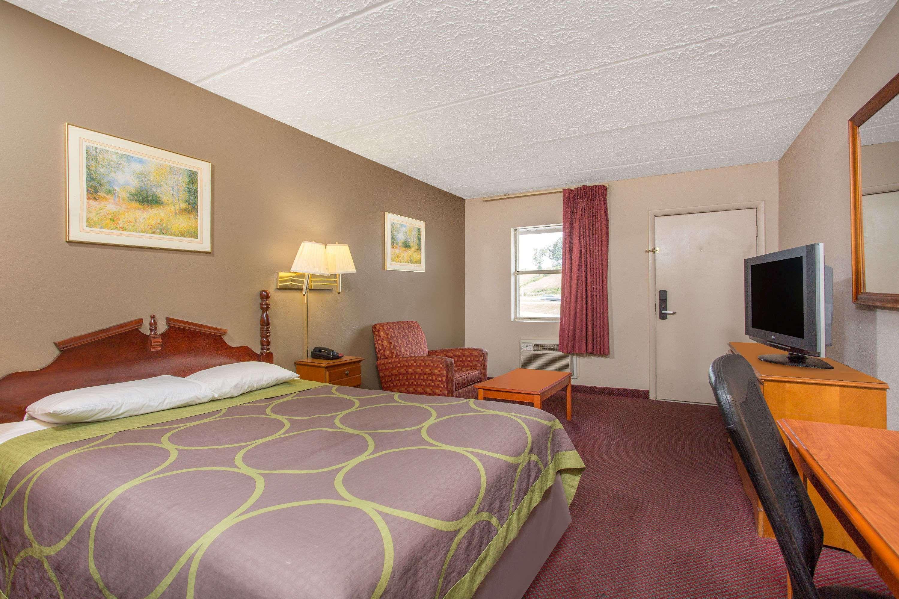 Knights Inn Glade Spring Екстер'єр фото