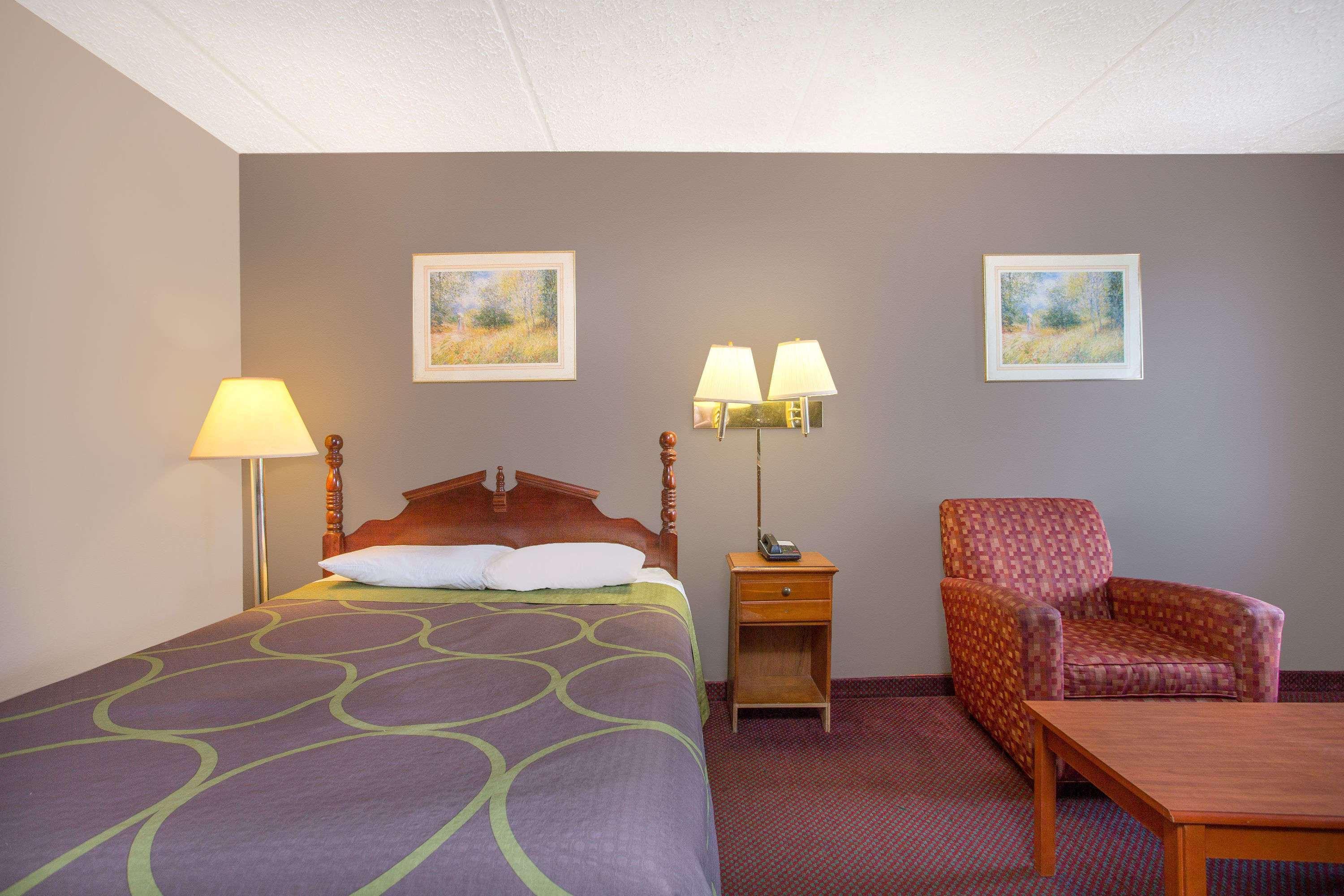 Knights Inn Glade Spring Екстер'єр фото