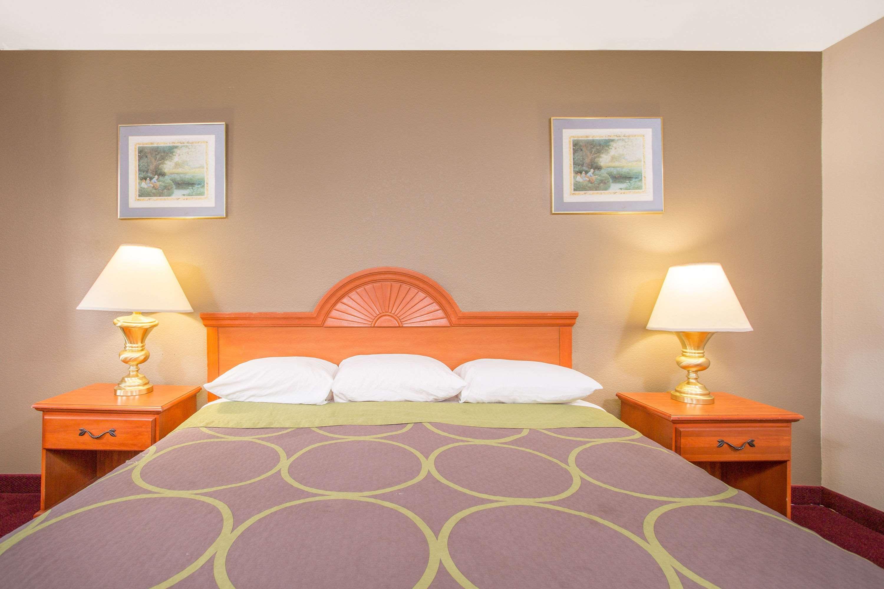 Knights Inn Glade Spring Екстер'єр фото