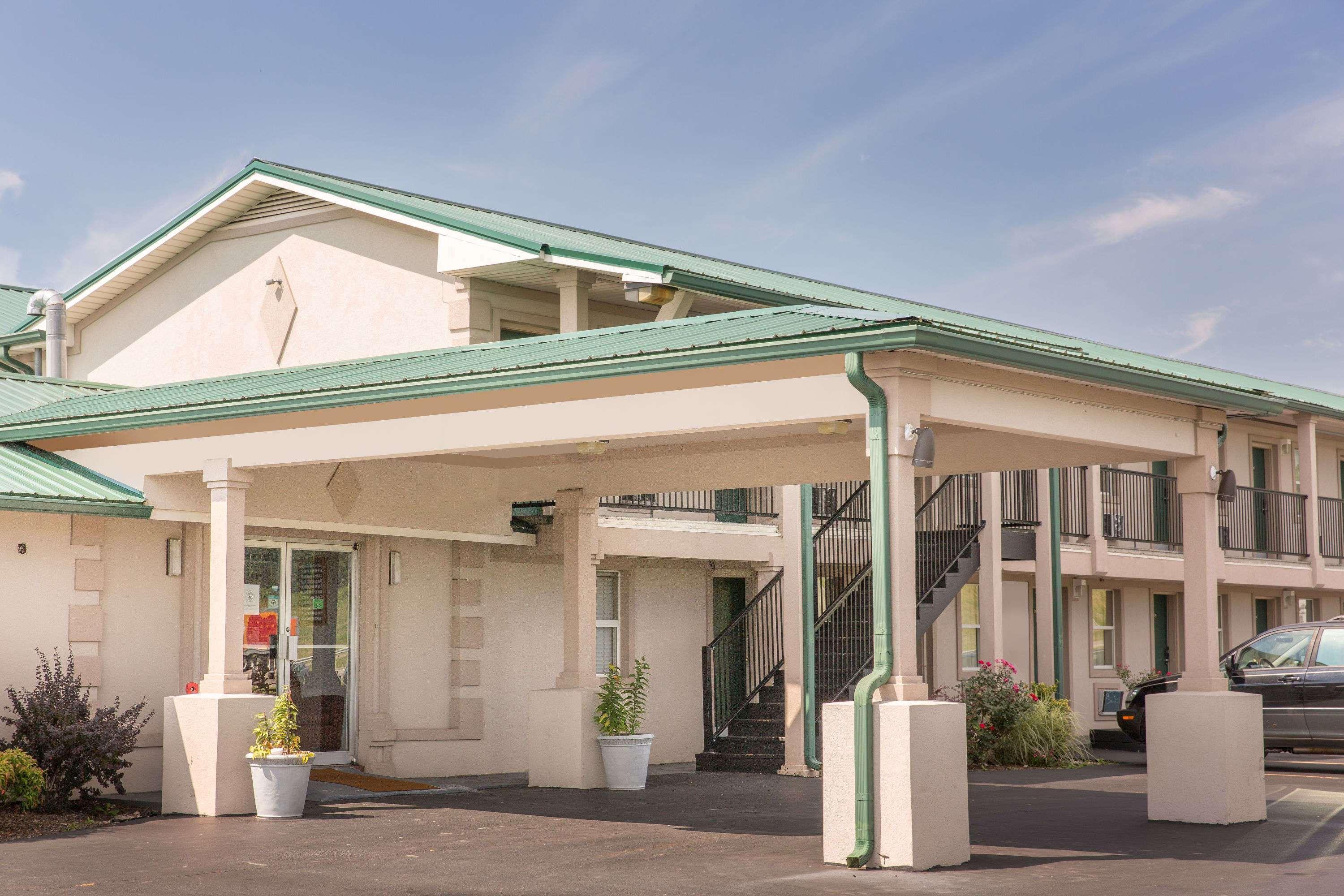 Knights Inn Glade Spring Екстер'єр фото