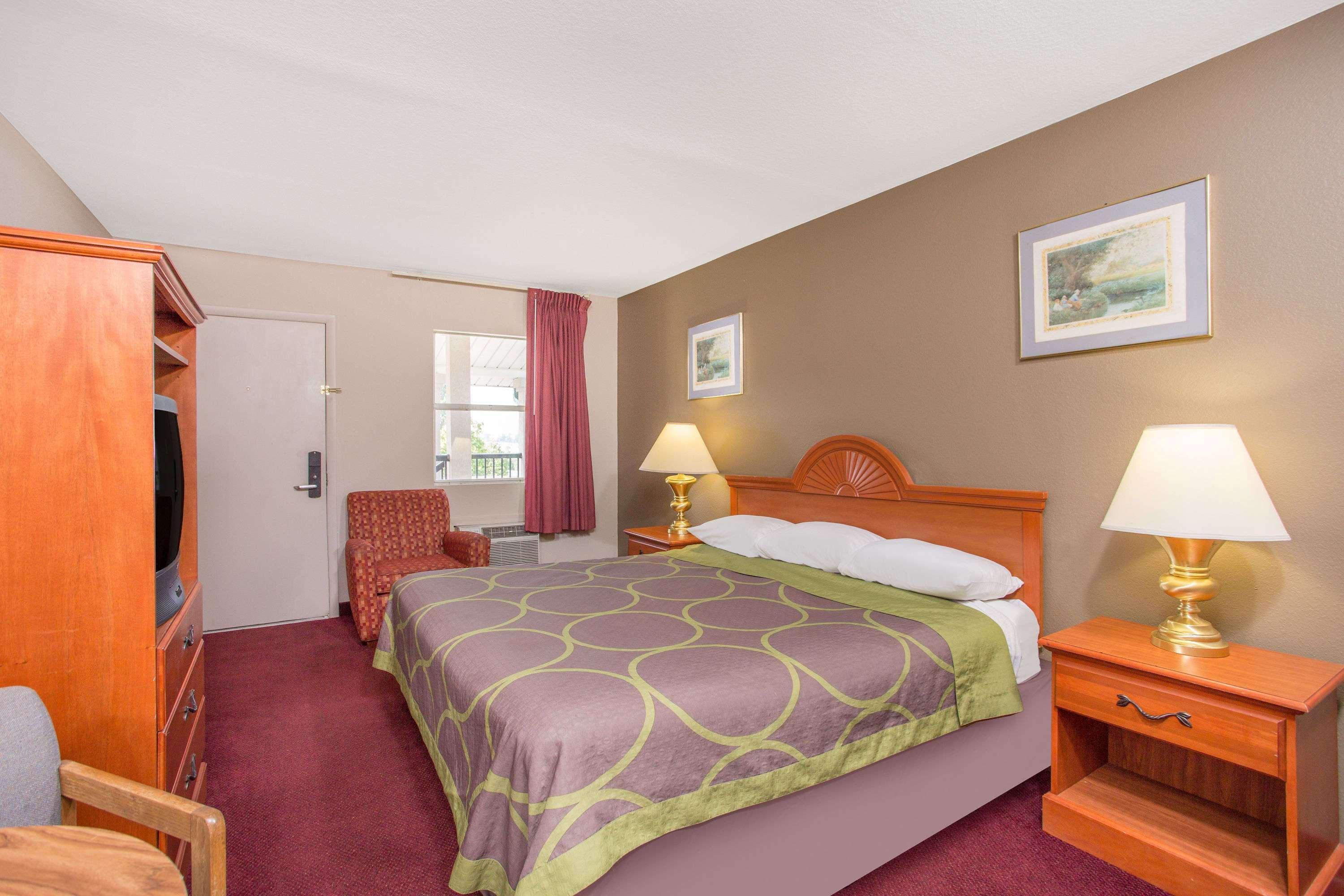 Knights Inn Glade Spring Екстер'єр фото