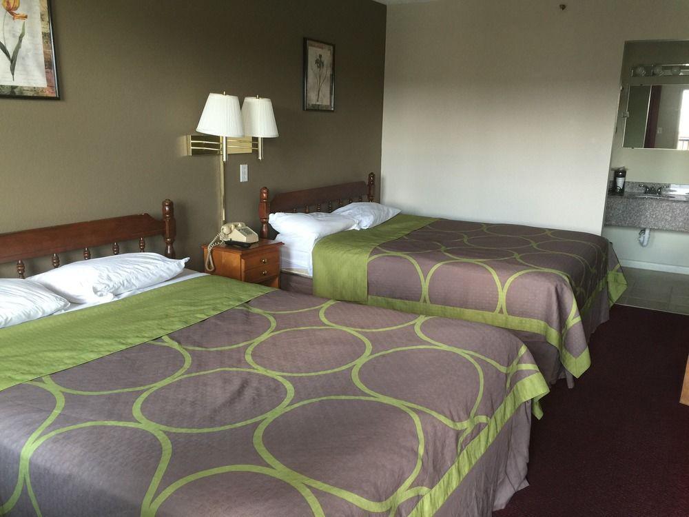 Knights Inn Glade Spring Екстер'єр фото