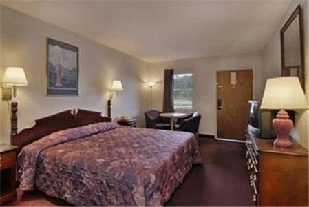 Knights Inn Glade Spring Екстер'єр фото